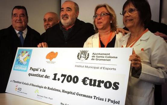Antonio Morales entrega els 1.700€ recaptats al partit benèfic contra el càncer
