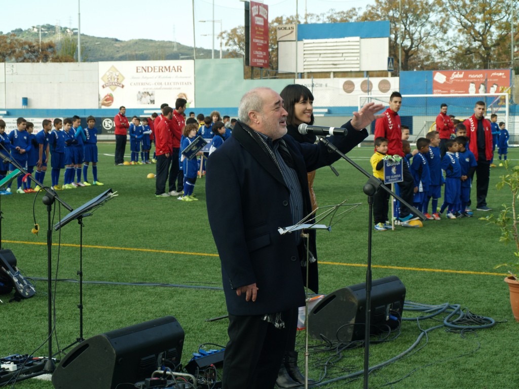 El Presidente de la FEGrama, Antonio Morales, parlamenta junto a la alcaldesa de Santa Coloma, Núria Parlon