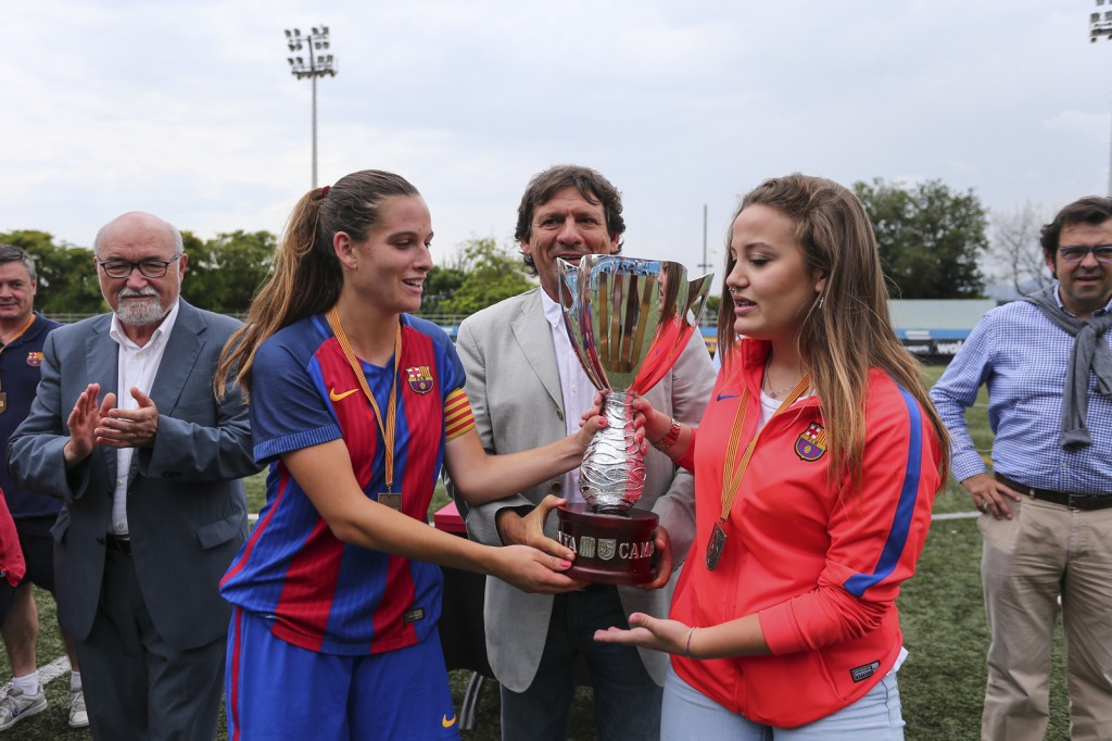 Entrega de trofeus amb la presència de Manolo García, Vicepresident de la FE Grama. fcf,cat