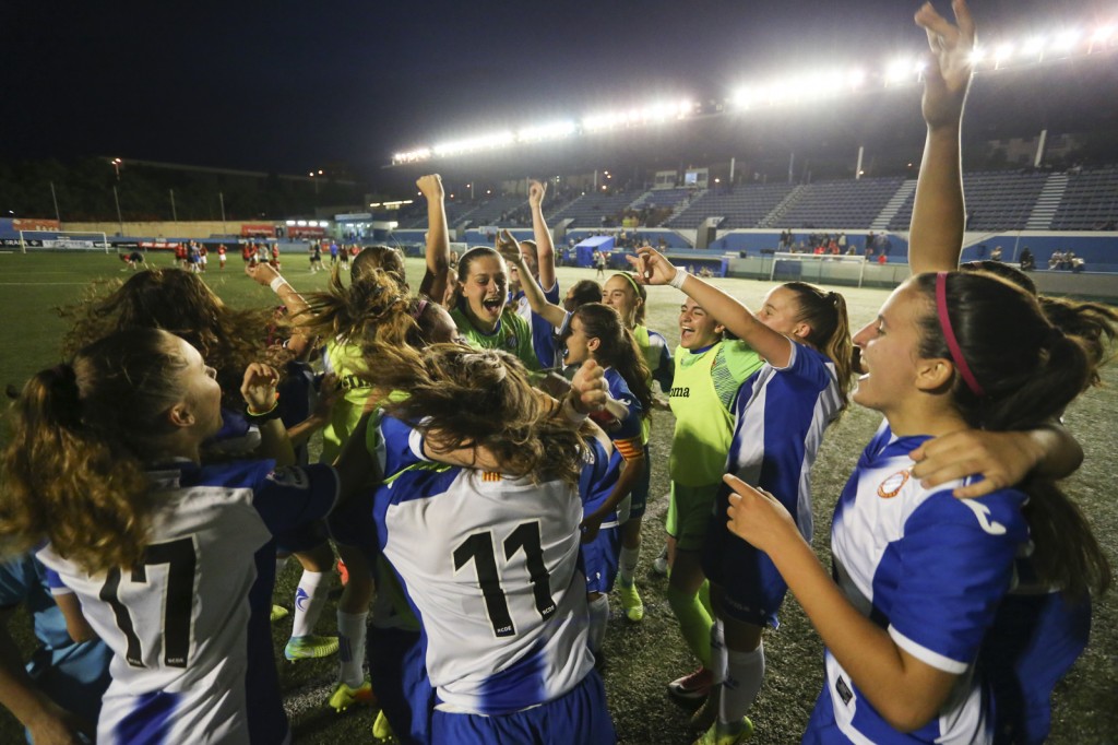 las chicas del Espanyol celebran su pase a la final fcf.cat